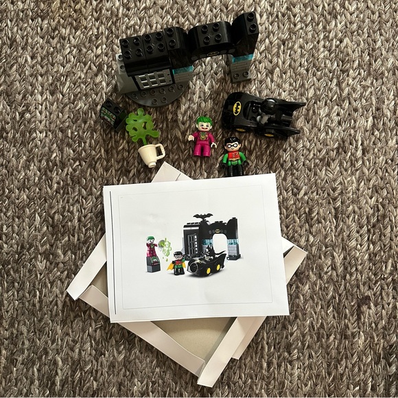 LEGO Duplo Batcave / Batman Set - Picture 2 of 2
